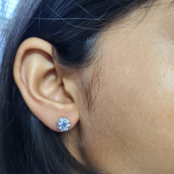 Watch Video / Sparkling 10K Gold Tanzanite Stud Earrings - Picture 1 of 8